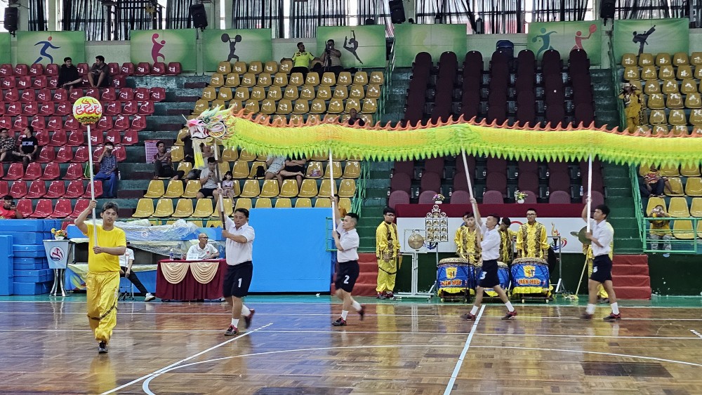 堤岸坊龙狮队比赛。