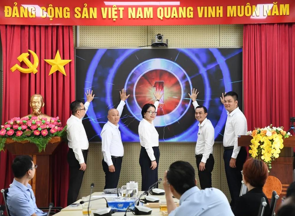 两个会场同步举行数字平台发布仪式。