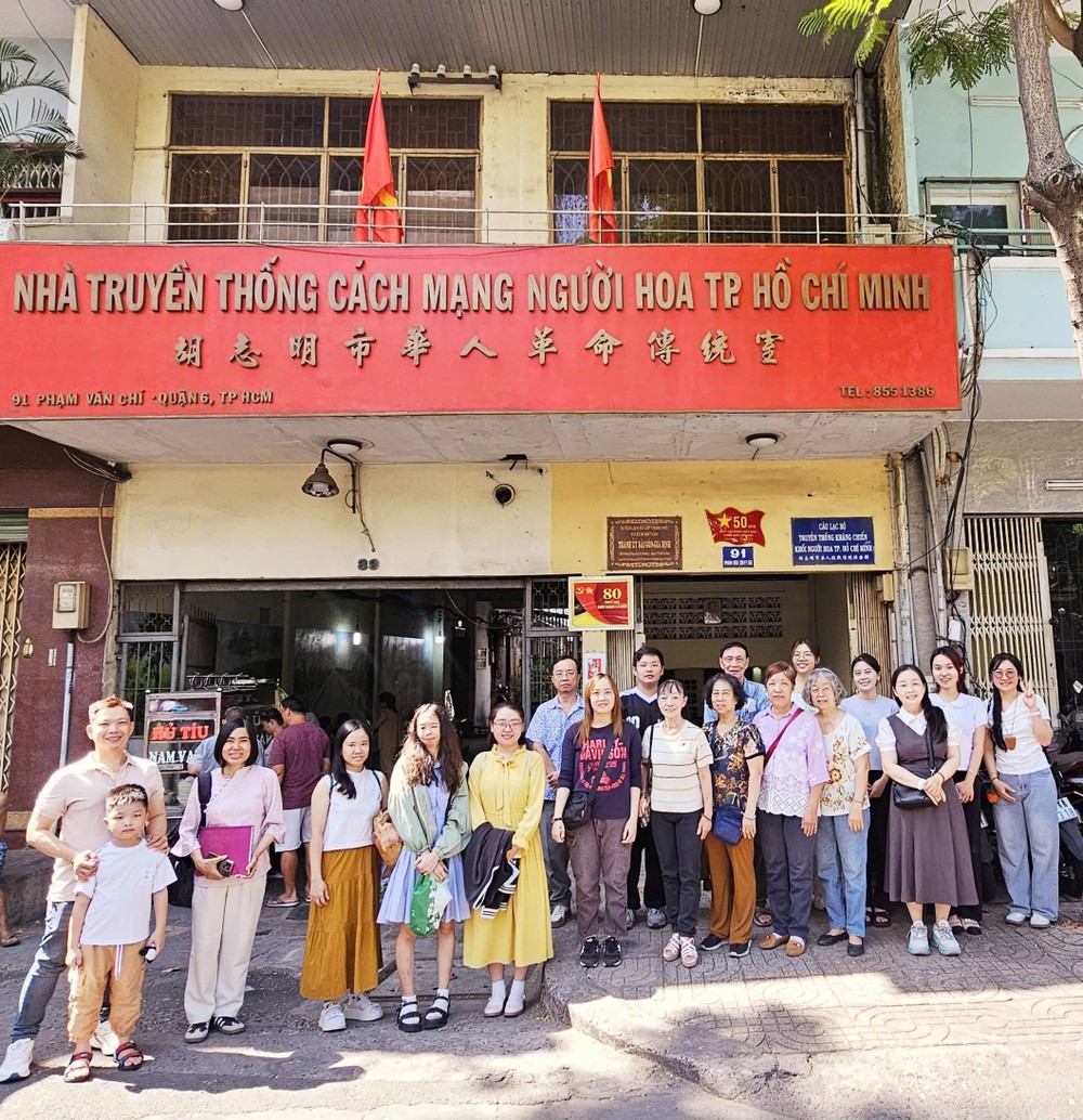 华文文学分会举行“溯源”活动。