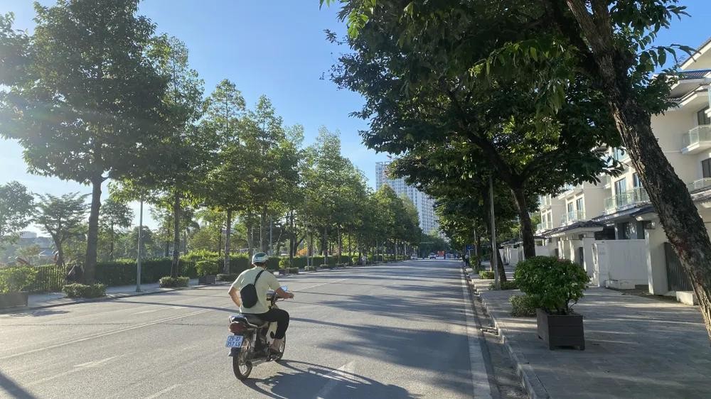 河内从清晨开始持续晴热，预示着又一个酷热高温天气。 