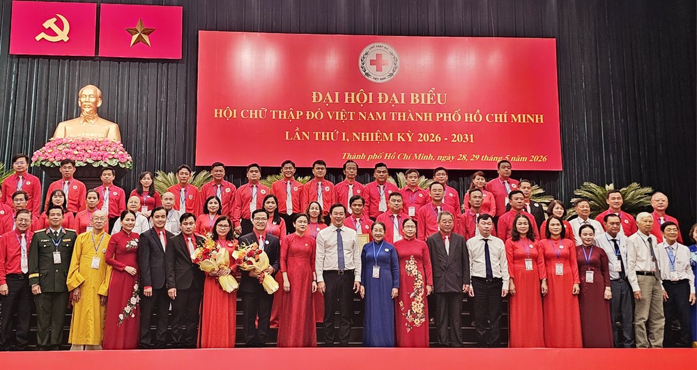 胡志明市越南红十字会第一届代表大会出席新一届执委会。