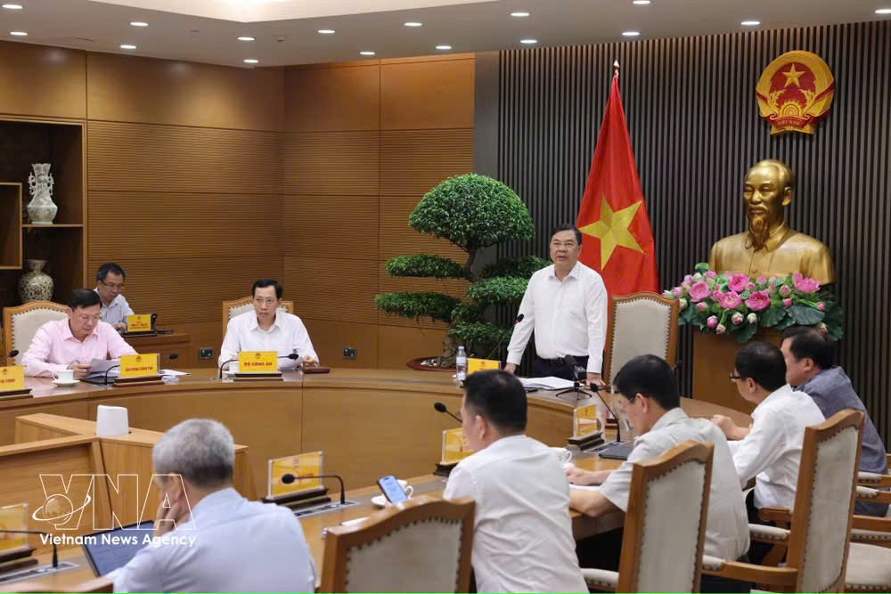 关于全国范围内推广E10生物汽油情况的会议现场。图自越通社
