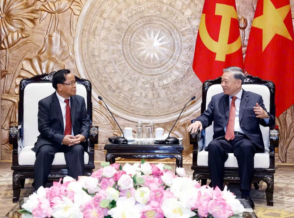 党中央总书记、国家主席苏林会见老挝副总理兼司法部长坎潘·彭玛塔。