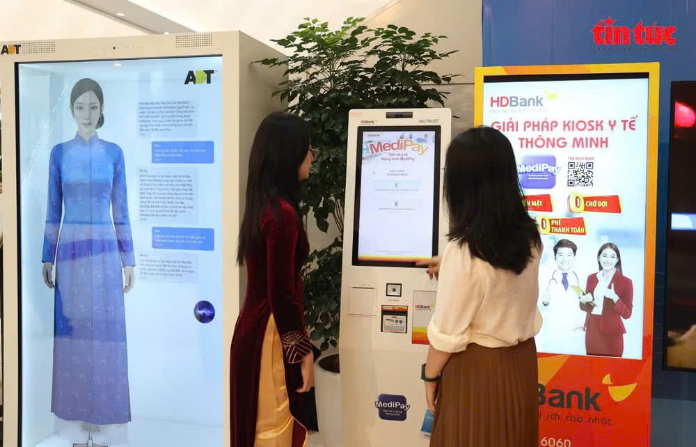 “新纪元的印记与抱负”展览旨在弘扬越南妇女在各历史时期的传统、本领、智慧和奋发向上的精神。图自baotintuc.vn