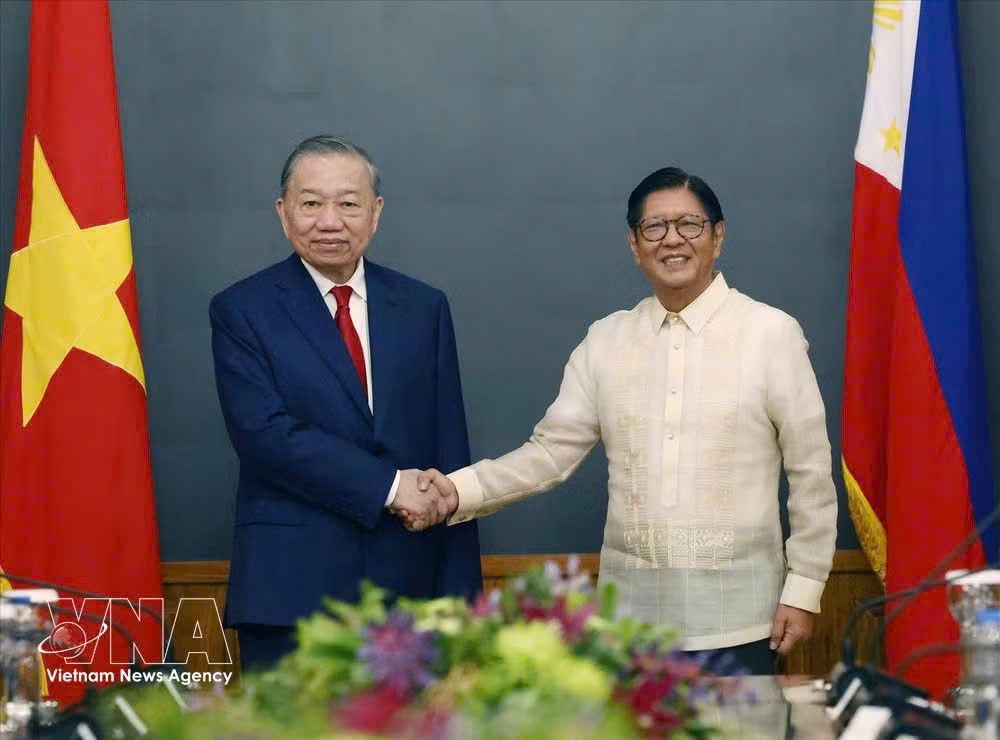 党中央总书记、国家主席苏林与菲律宾总统费迪南德·罗慕尔德兹·马科斯。图自越通社