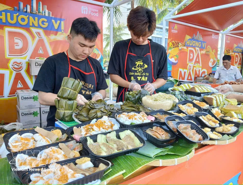 岘港市特色美食。图自越通社