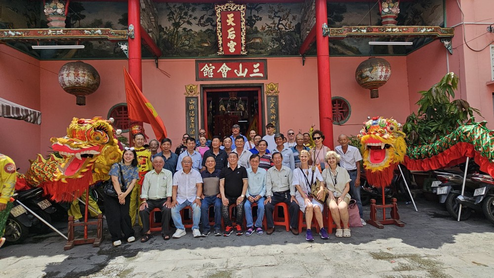 福建金龙团贺诞后合照留念。图：心雨