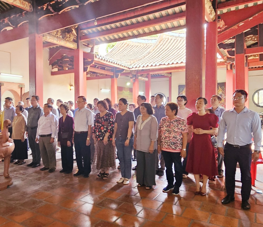 胡志明市福建二府、温陵、霞漳、三山会馆在福建（福善）祠堂隆重举行秋季祭祖仪式。图：心雨