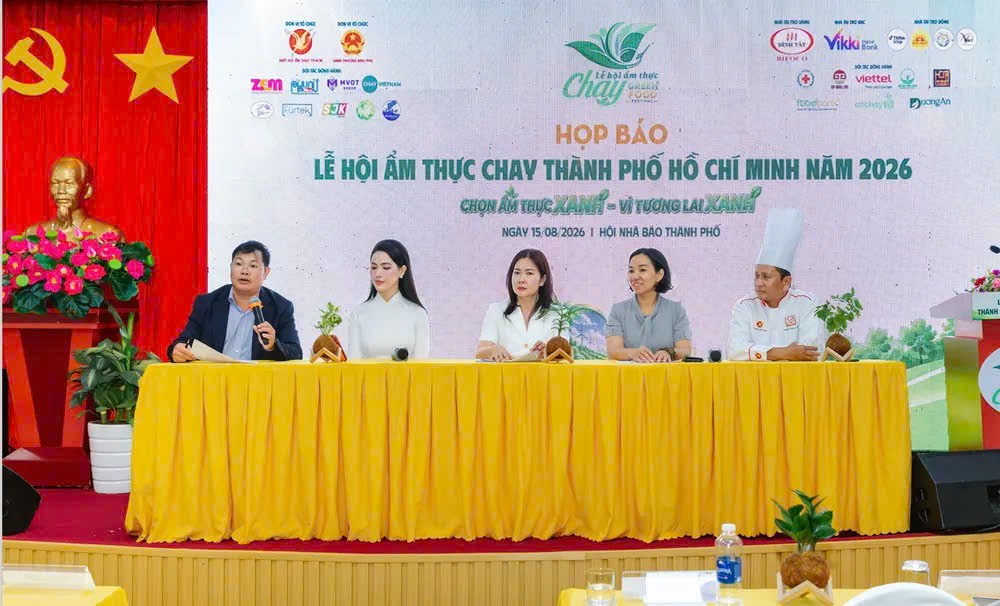 组委会介绍美食节相关资讯。