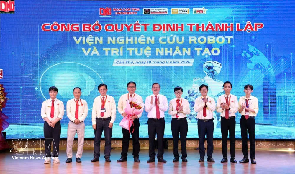 DNC机器人与人工智能研究院（DNC-IRAI）成员合影。图自越通社