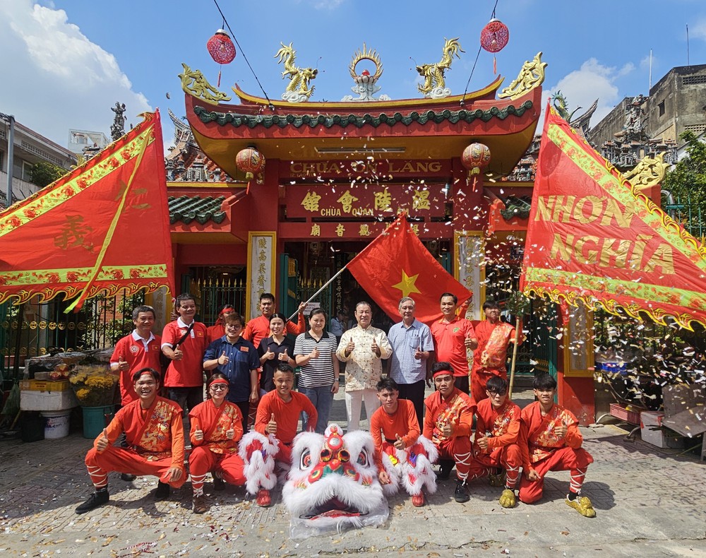 本市仁义堂龙狮团前往温陵会馆（观音庙）举行开光点睛仪式合照。图：心雨