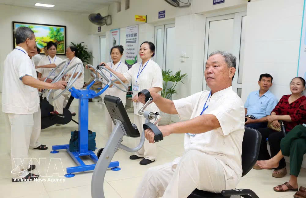 民众可在社区就地获得护理、功能康复及相应支持服务。图：越通社