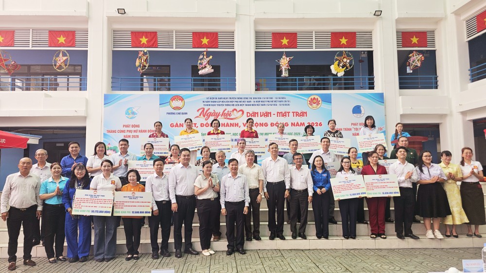左关坊越南祖国阵线委员会举行“民运—祖国阵线：凝聚力量、携手同行、服务社区”活动。图：心雨