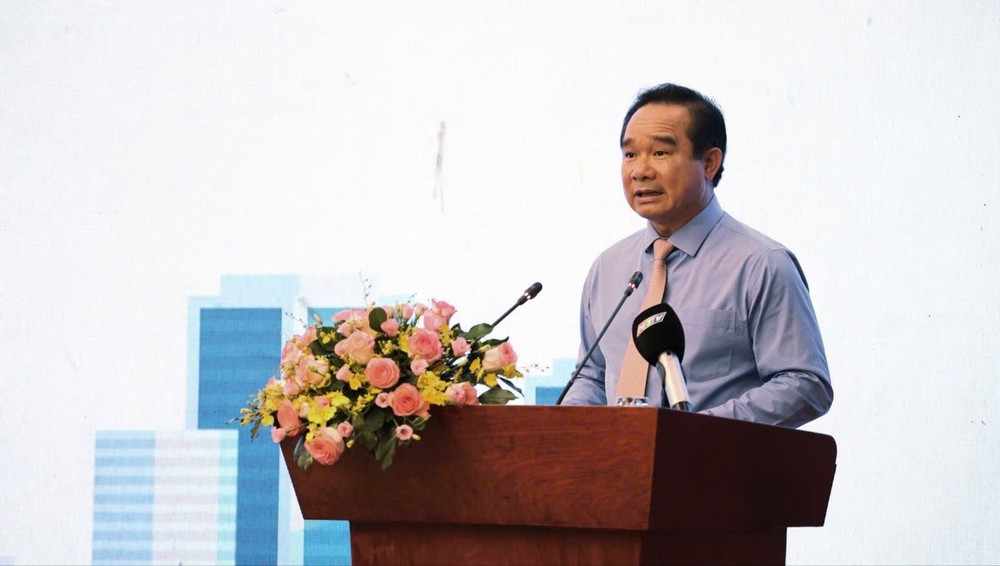 市人委会主席阮文得在会上发表讲话。