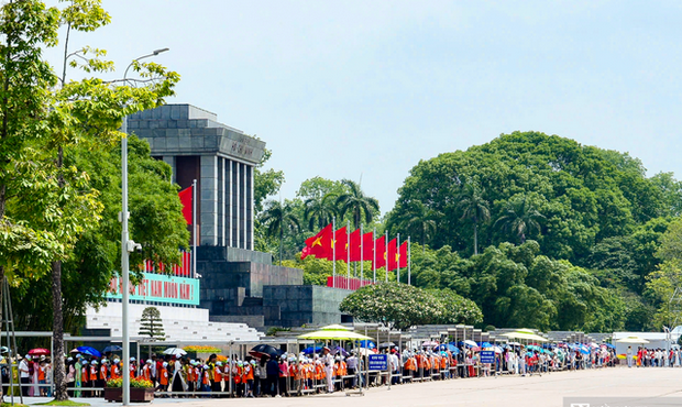 游客前往多个文化历史景点