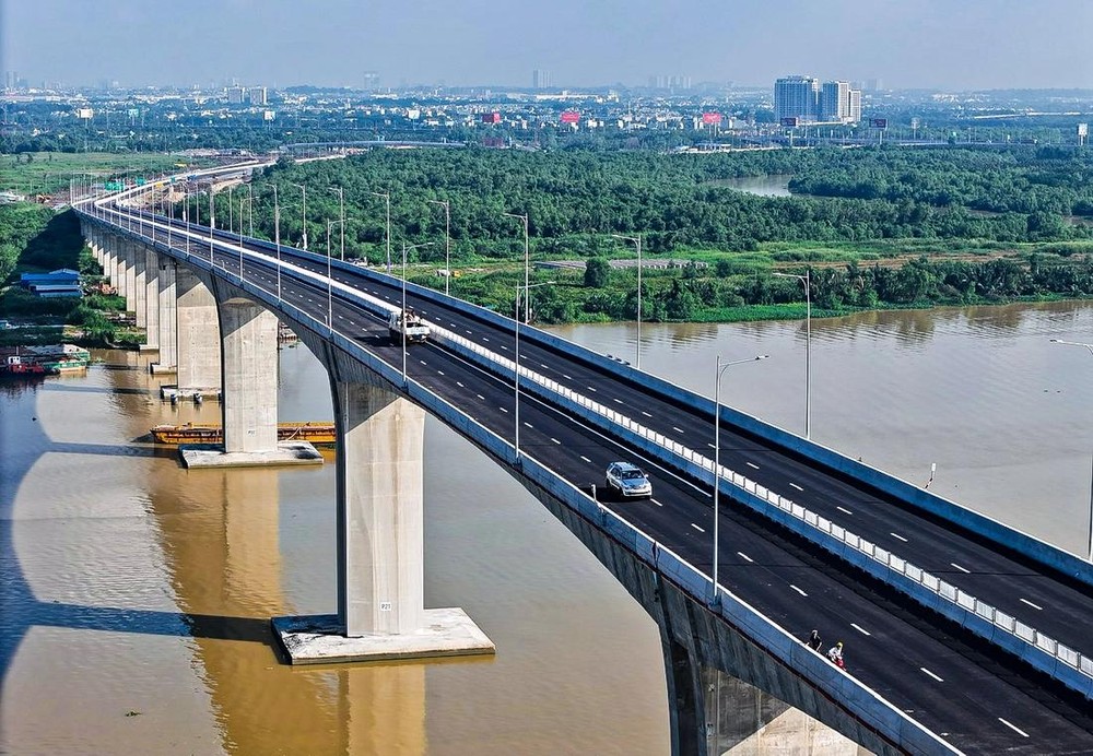 仁泽桥桥面及道路宽度设计为四车道。