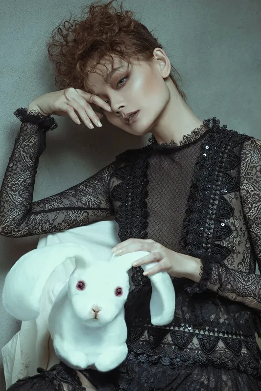 Vừa bị loại Next Top Model, “chị đại” Hoàng Oanh bỗng đẹp ma mị trong bộ ảnh mới ảnh 1