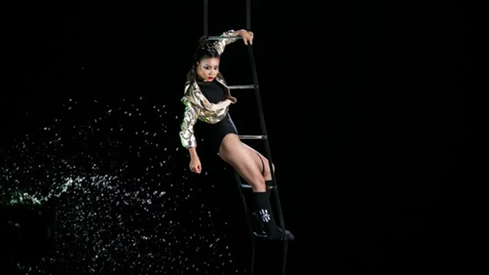 Vietnam's Next Top Model All Stars 2017 làm khó thí sinh bằng những thử thách “khắc nghiệt“ ảnh 3