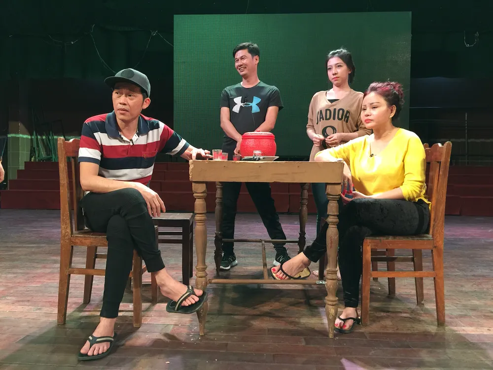 Hoài Linh, Trấn Thành, Trường Giang tất bật tập kịch chuẩn bị phục vụ khán giả dịp tết ảnh 1