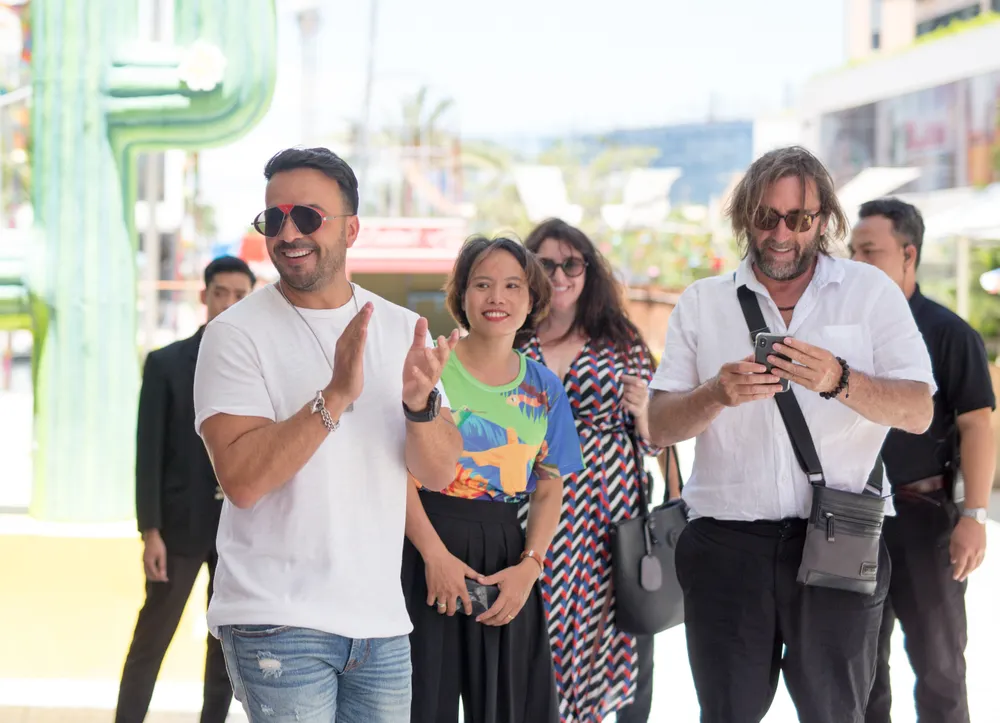 Luis Fonsi biểu diễn ca khúc tỷ view "Despacito" bản phối hoàn toàn mới tại Việt Nam ảnh 3