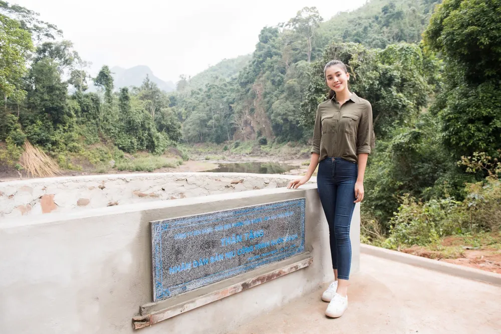 Hoa hậu Tiểu Vy trở lại thăm bà con bản Nịu ảnh 3