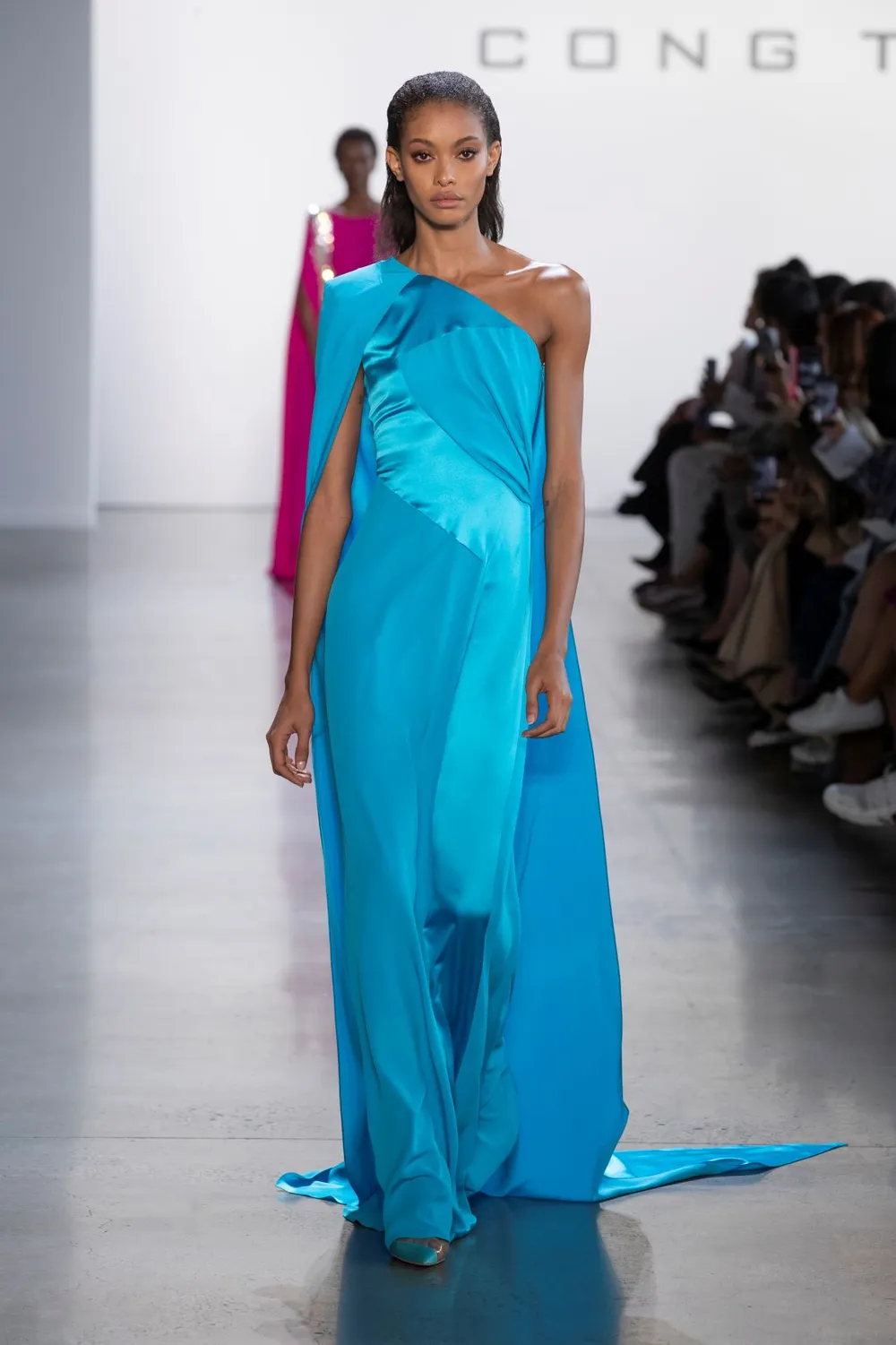 Elsa Hosk đảm nhiệm First Face và Vedette tại show Công Trí Xuân Hè 2020 ảnh 12