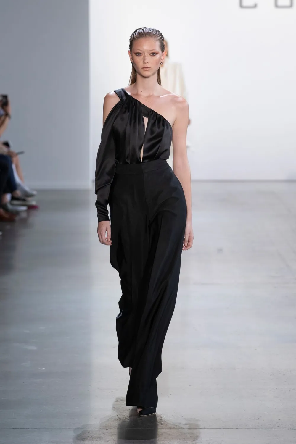 Elsa Hosk đảm nhiệm First Face và Vedette tại show Công Trí Xuân Hè 2020 ảnh 5