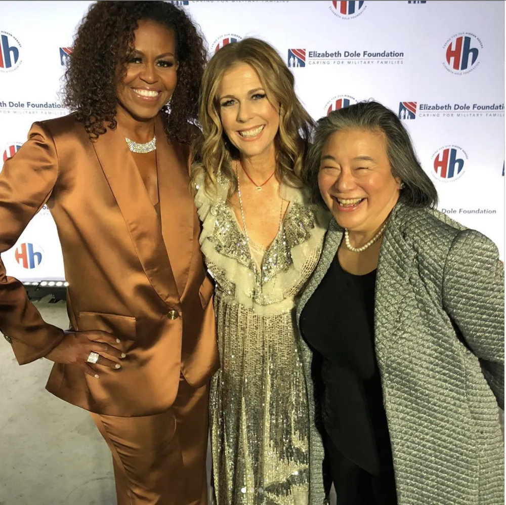 Cựu đệ nhất Phu nhân Mỹ Michelle Obama mặc trang phục thiết kế của Công Trí ảnh 3