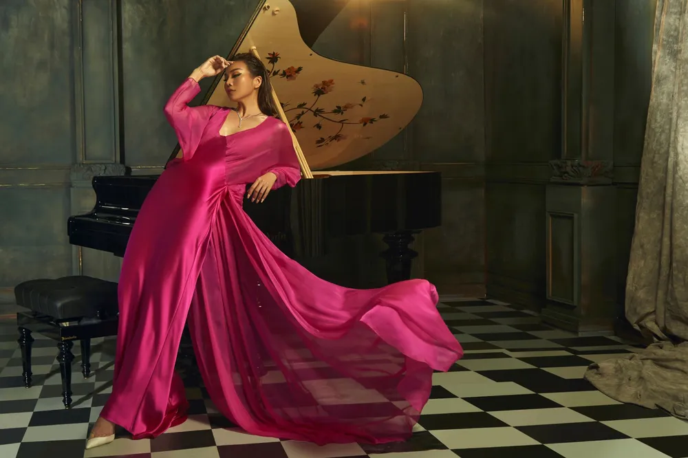 Thanh Hằng, Hồ Ngọc Hà lộng lẫy trong bộ ảnh mới nhất của Công Trí ảnh 6