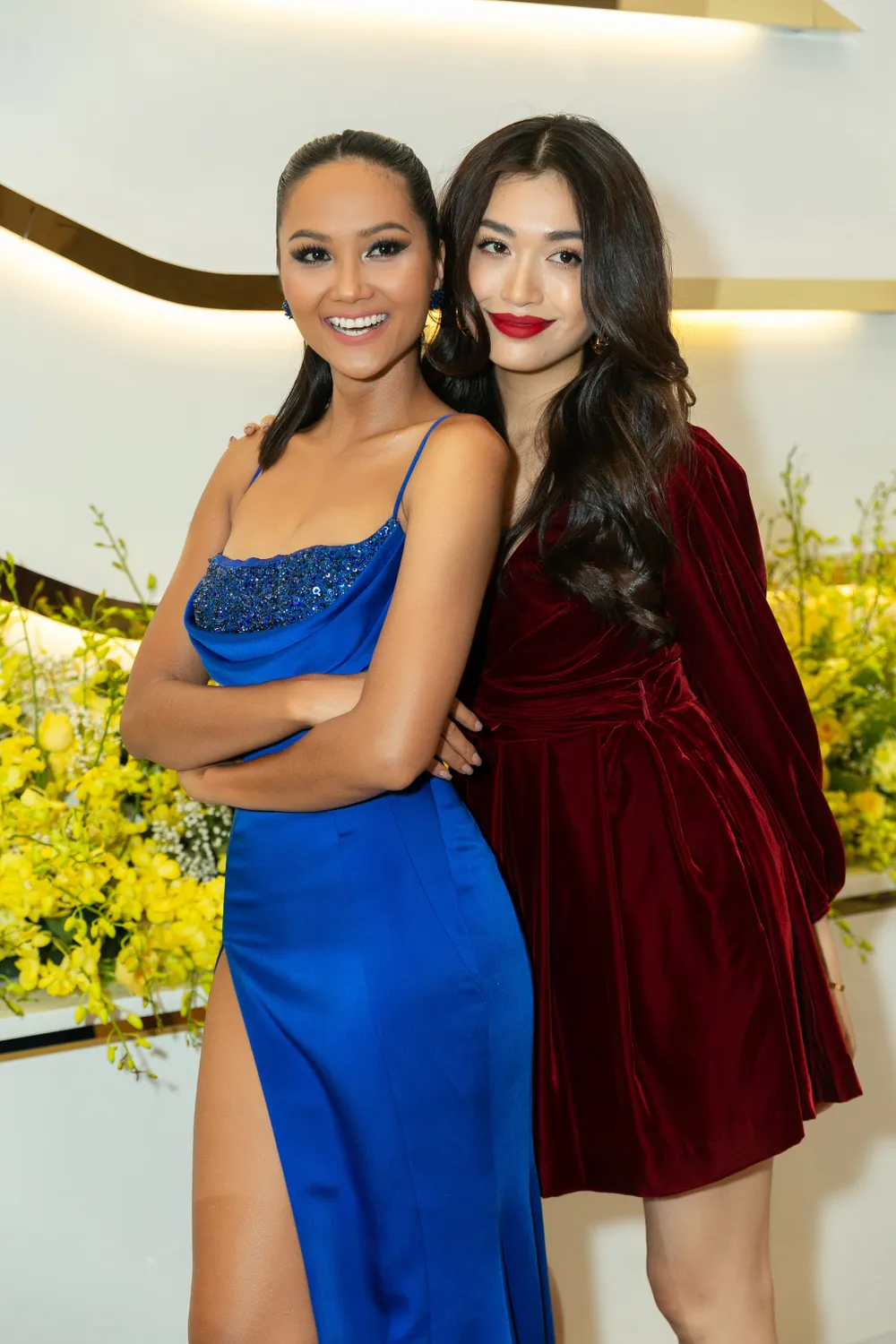 H’Hen Niê và Hoàng Thùy hội ngộ top 3 Hoa hậu Hoàn vũ Việt Nam 2019 ảnh 2