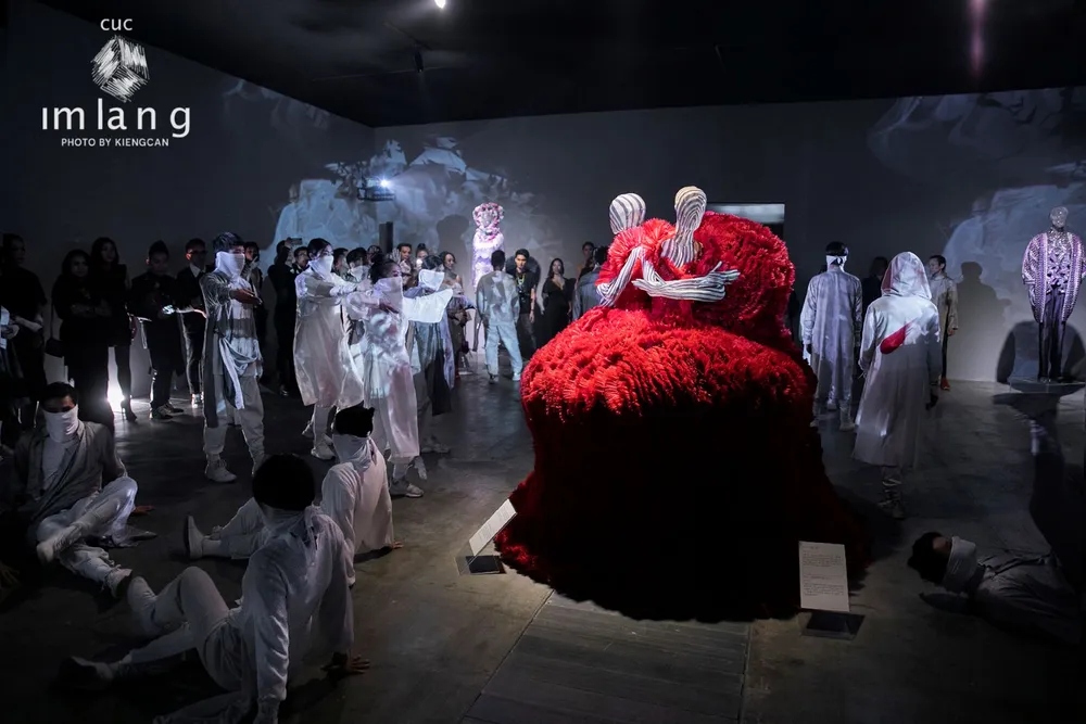 Ám ảnh với 10 không gian đương đại trong hành trình thời trang của NTK Công Trí ảnh 8