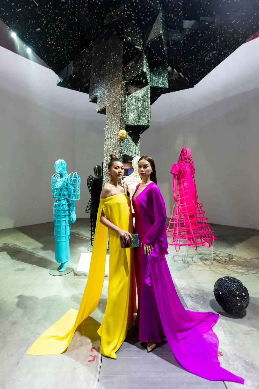 Ám ảnh với 10 không gian đương đại trong hành trình thời trang của NTK Công Trí ảnh 7