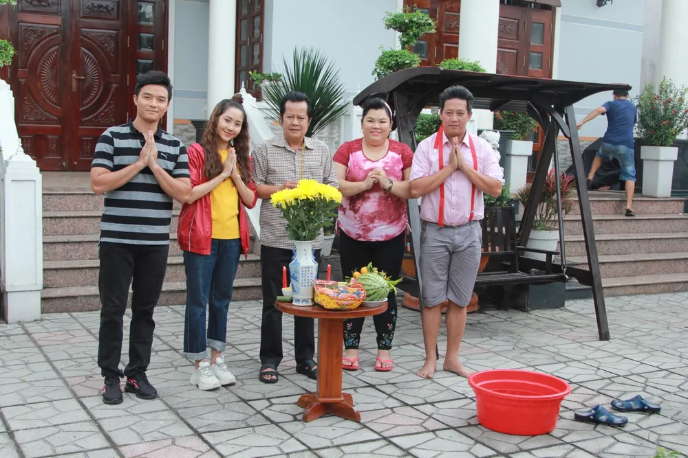 Làm rể Mười Xuân “khai pháo” mùa phim Tết 2020 ảnh 1