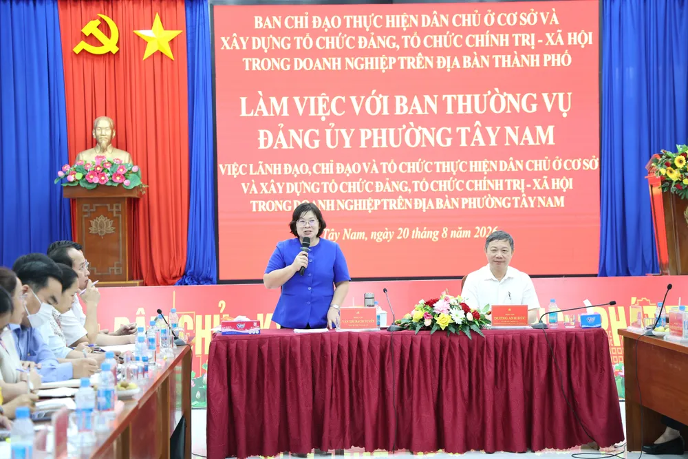 doan-cong-tac-dong-chi-van-thi-bach-tuyet-lethoa-h2.JPG