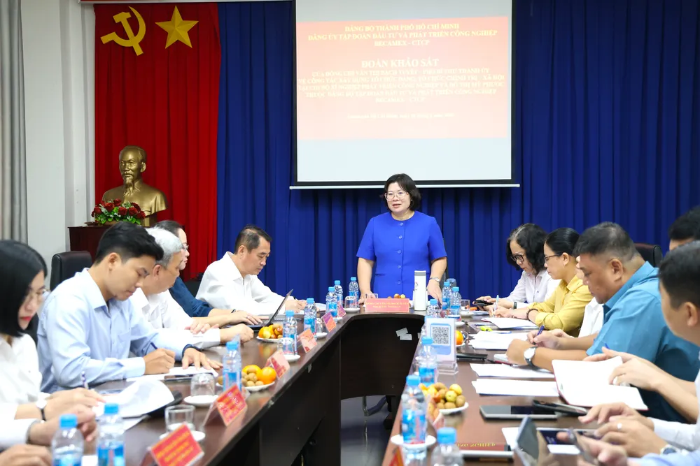 doan-cong-tac-pho-bi-thu-thanh-uy-tphcm-van-thi-bach-tuyet-2-lethoa.JPG
