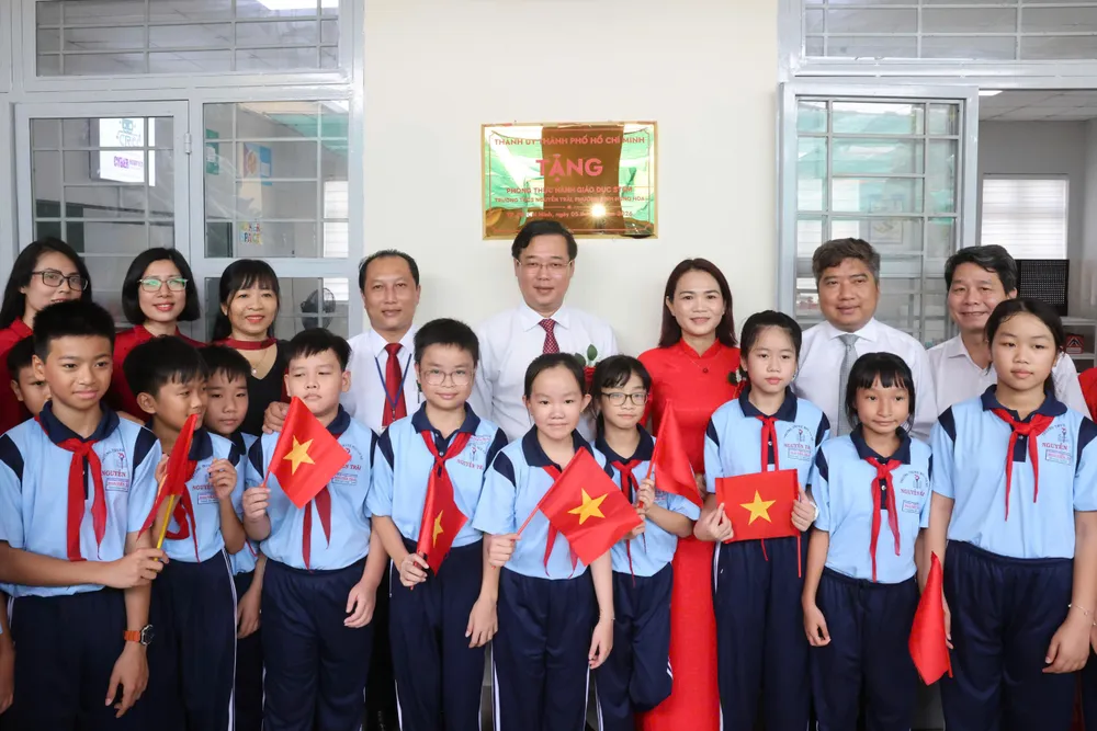 le-khai-giang-nam-hoc-hoang-trieu-17.jpg