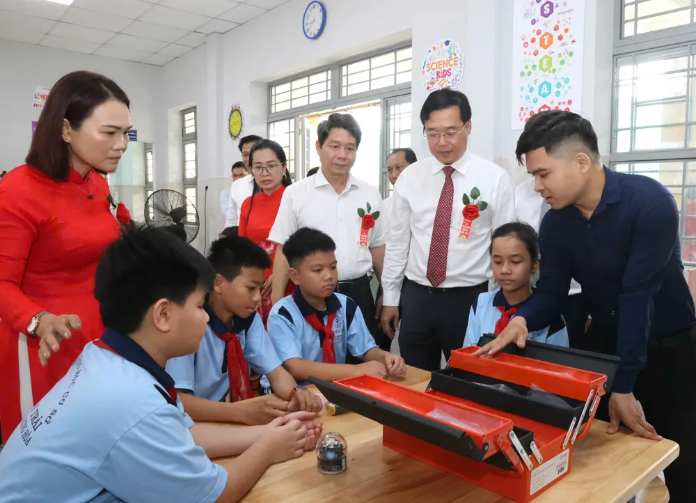 le-khai-giang-nam-hoc-hoang-trieu-22.jpg