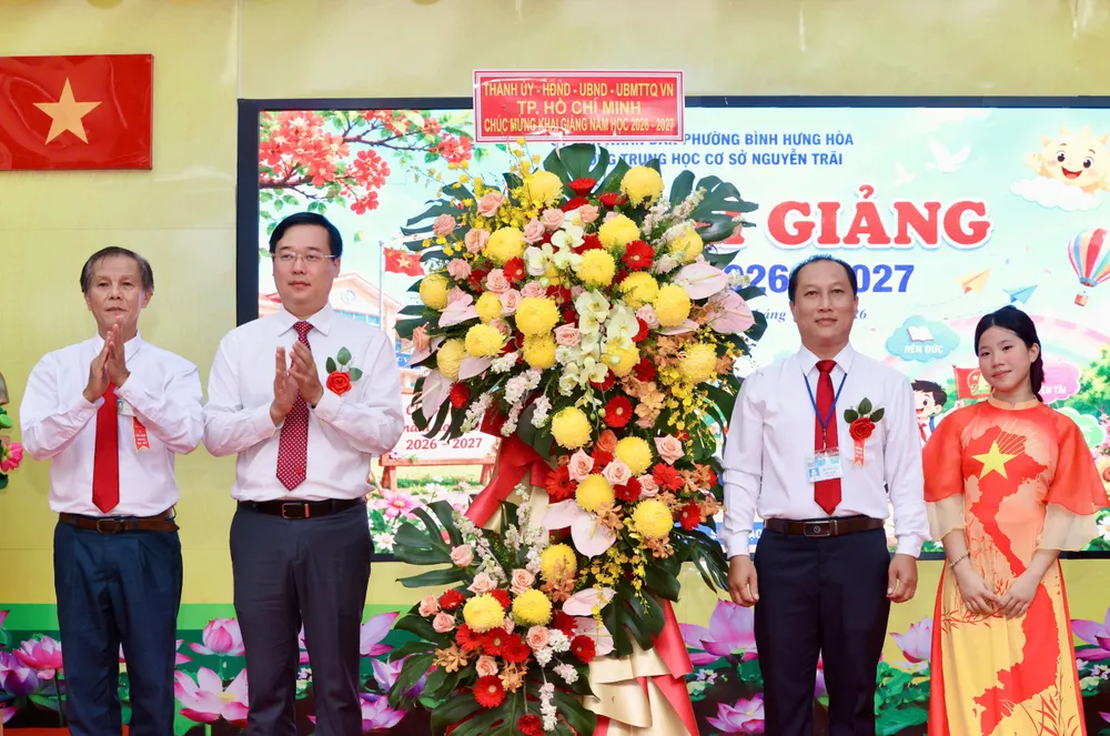 le-khai-giang-nam-hoc-moi-hoangtrieu-15.jpg