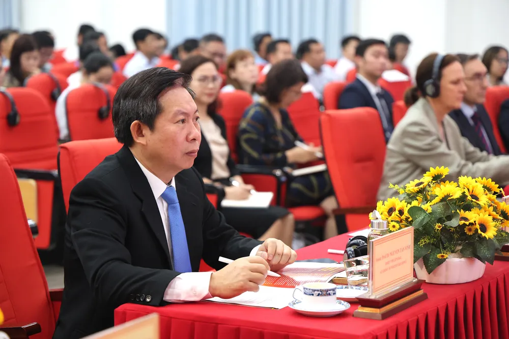 lay-nguoi-dan-lam-trung-tam-lethoa-2.JPG
