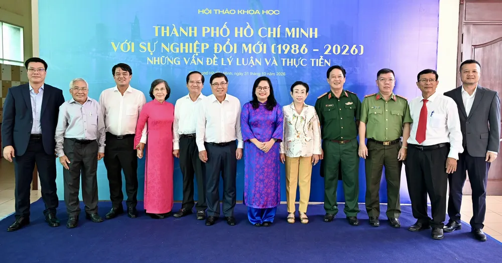 hoi-thao-40-nam-doi-moi-3.jpg