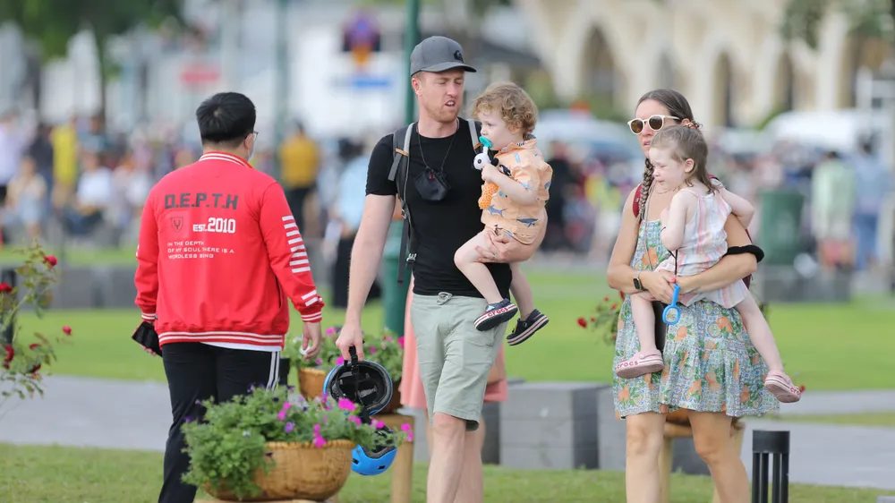 TPHCM: Khinh khí cầu kéo đại kỳ mừng ngày Quốc khánh 2-9 ảnh 21