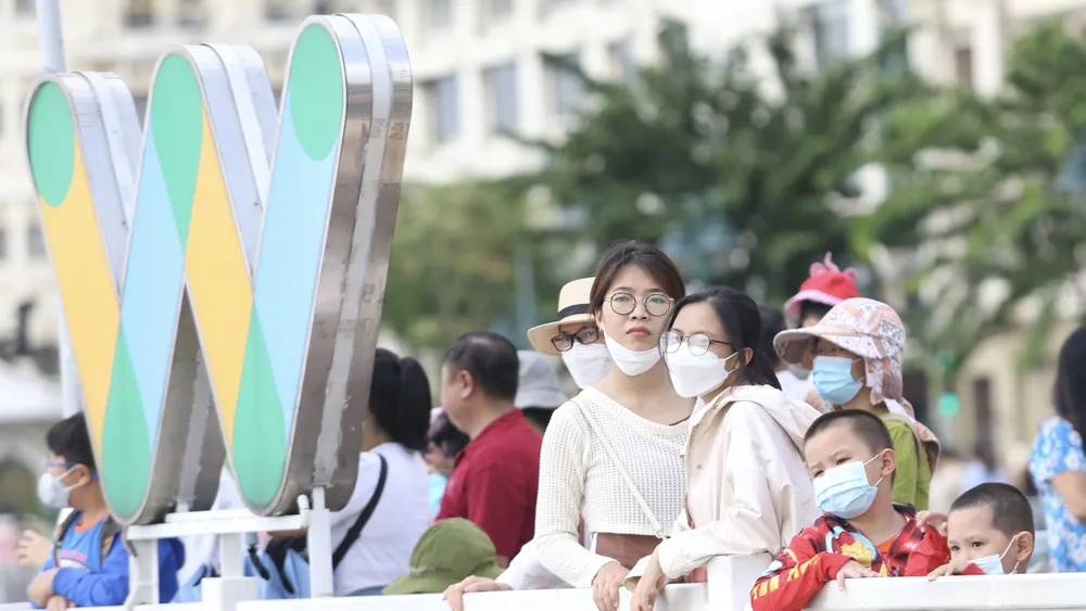 TPHCM: Khinh khí cầu kéo đại kỳ mừng ngày Quốc khánh 2-9 ảnh 18