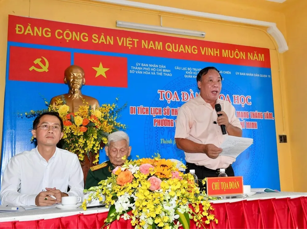 Các đại biểu trình bày tham luận tại toạ đàm. Ảnh: VIỆT DŨNG