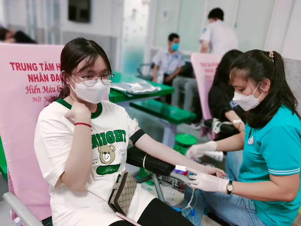 Một điểm hiến máu nhân đạo tại TPHCM. Ảnh: PHƯƠNG NGHI