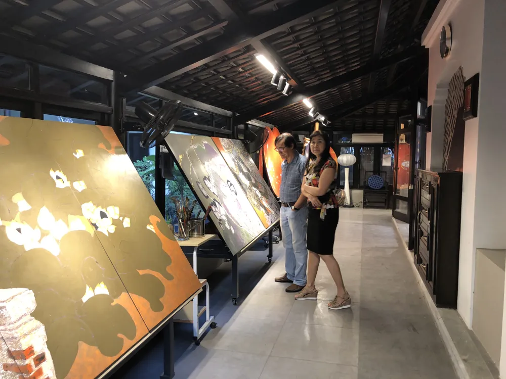 Không gian trưng bày những tác phẩm sơn mài cỡ lớn