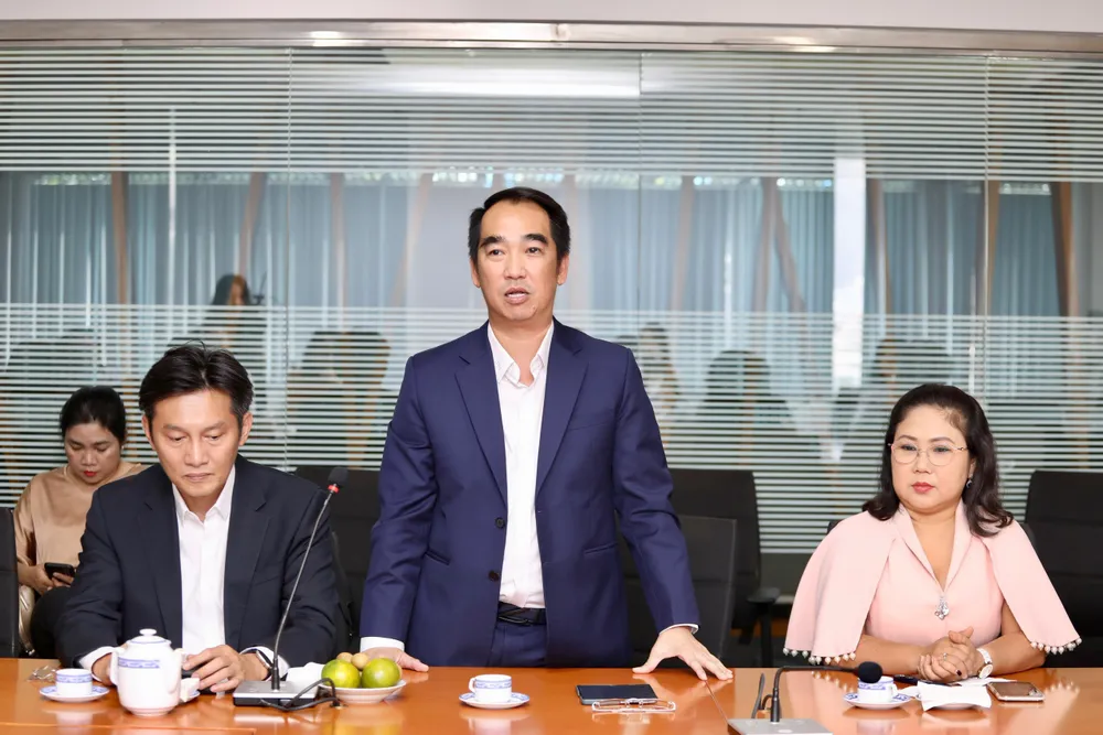 Phó Chủ tịch Thường trực Hội Doanh nhân Trẻ TPHCM Nguyễn Tri Quang chia sẻ tại lễ ký kết. Ảnh: DŨNG PHƯƠNG