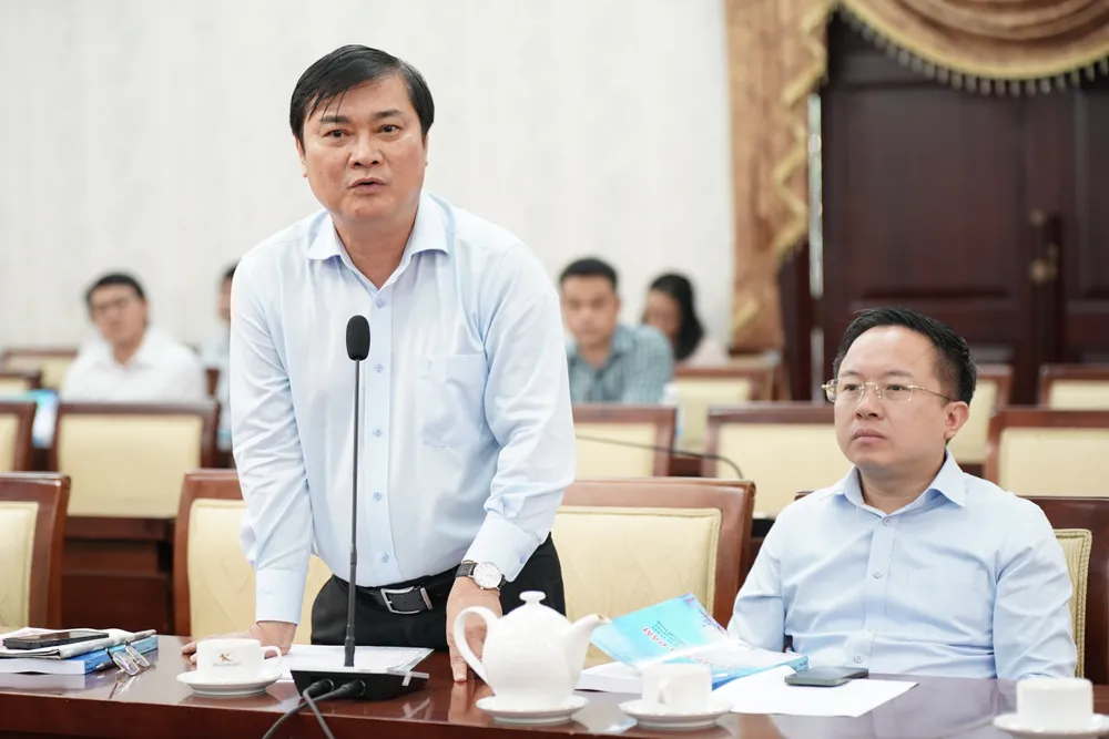 Nhà báo Nguyễn Ngọc Toàn, Tổng Biên tập Báo Thanh Niên tham luận tại tọa đàm. ẢNH: HOÀNG HÙNG Nhà báo Nguyễn Ngọc Toàn, Tổng Biên tập Báo Thanh Niên tham luận tại tọa đàm. ẢNH: HOÀNG HÙNG