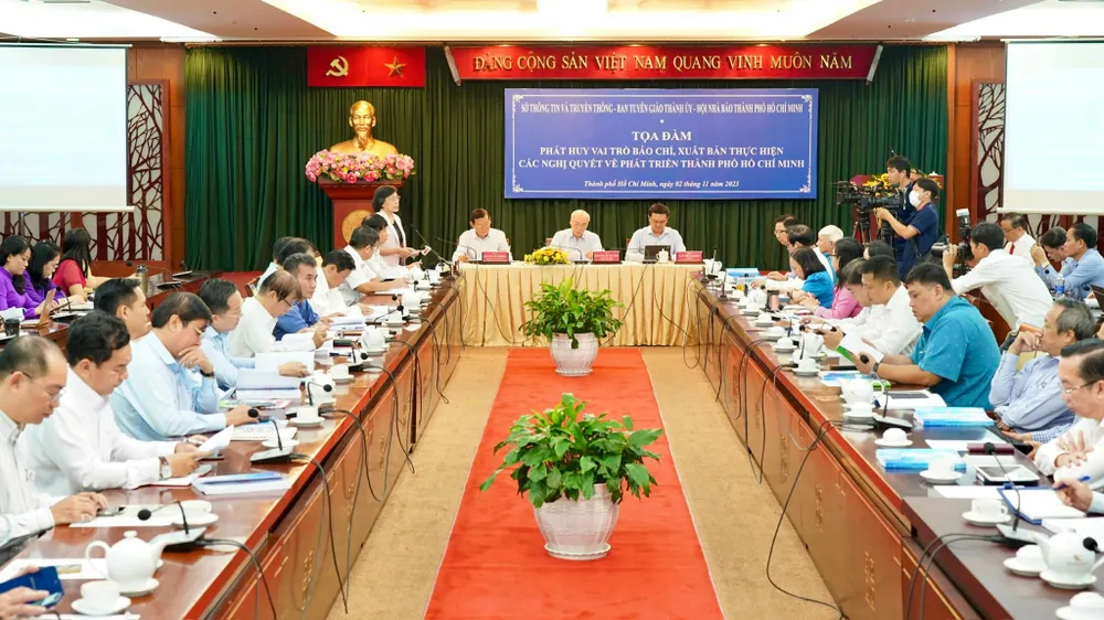 Quang cảnh tọa đàm. Ảnh: HOÀNG HÙNG.