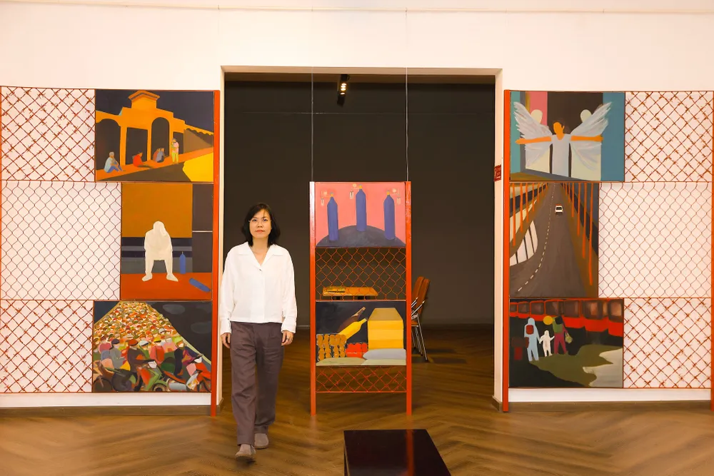 Hoạ sĩ Nguyễn Ngọc Đan và không gian sắp đặt của triển lãm "Ngược dòng"