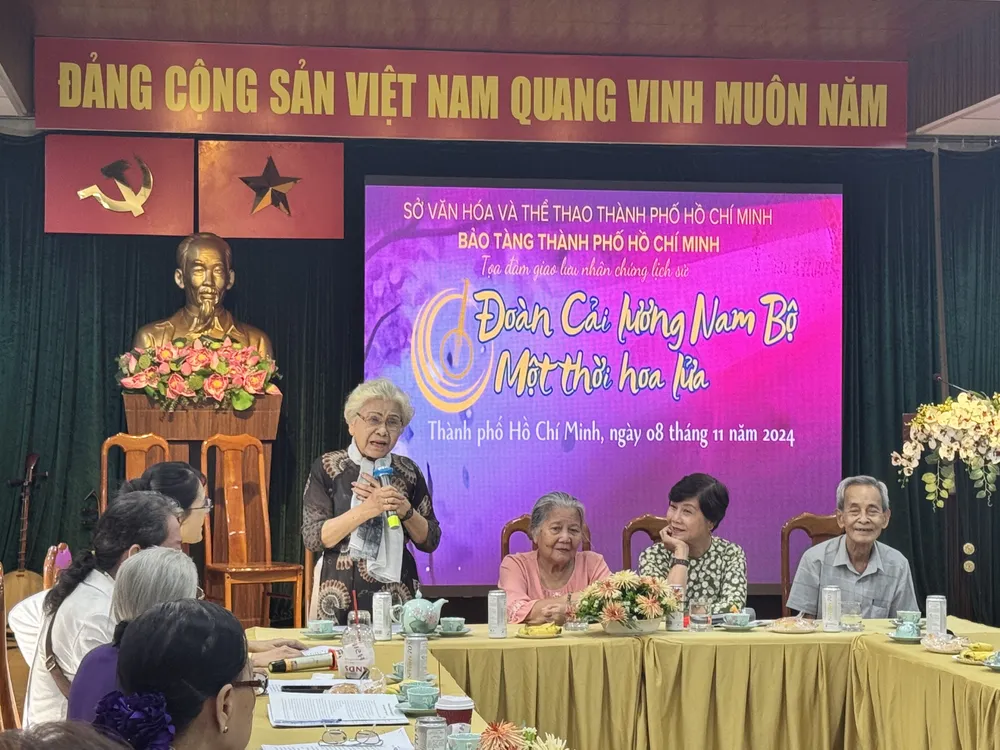 NSƯT Ca Lê Hồng bồi hồi nhớ lại những lần gặp gỡ Bác Hồ.JPG